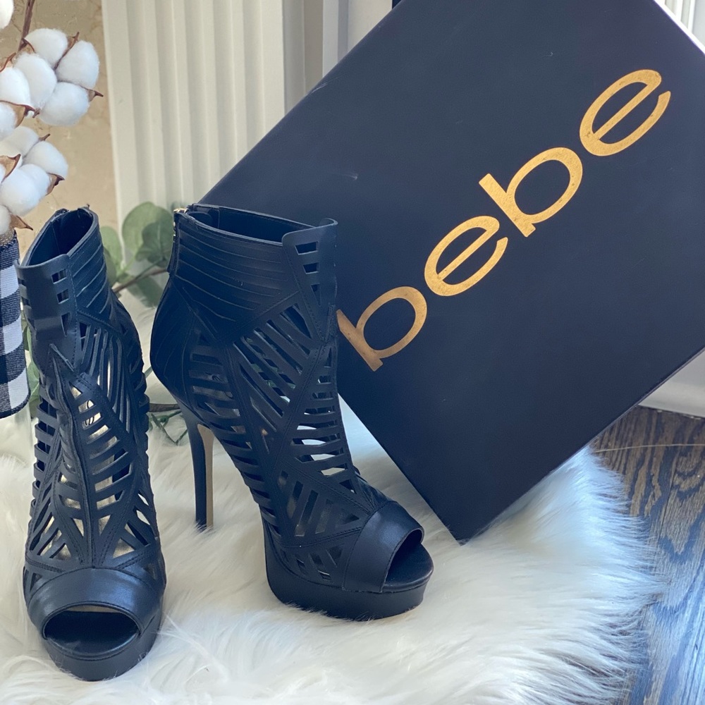 Bebe Rivver Laser Cut Booties black size 7 pre-owned